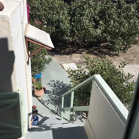 Cosy In Santorini