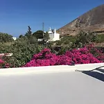 Cosy In Santorini